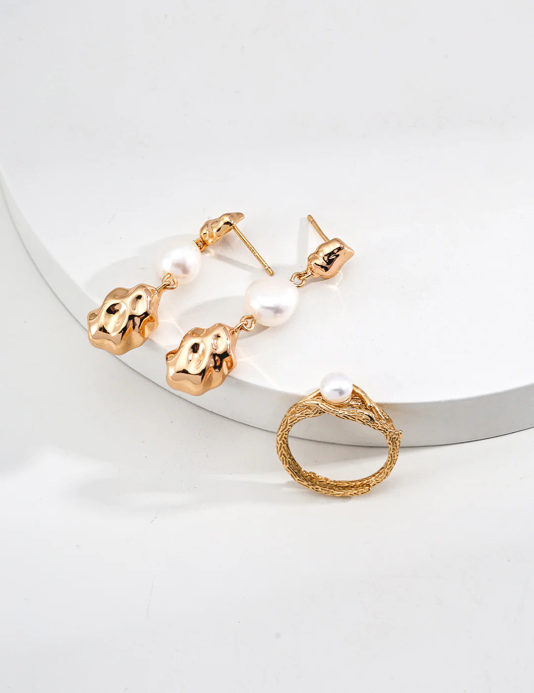 Pure Pearl Minimalist Ring